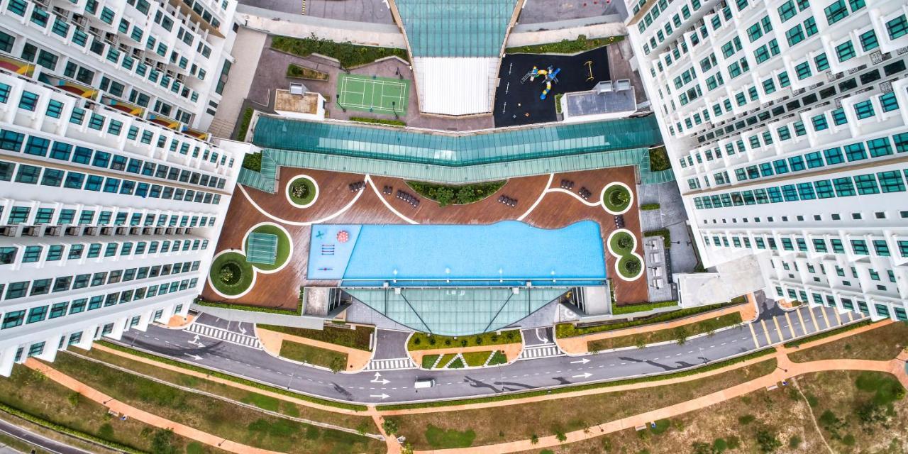 Mercure Living Putrajaya Exteriér fotografie Aerial view of the pool
