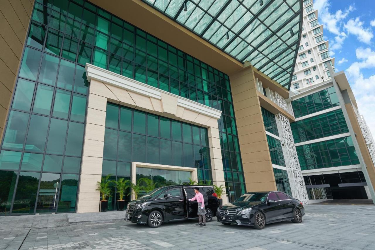 Mercure Living Putrajaya Exteriér fotografie The hotel's entrance