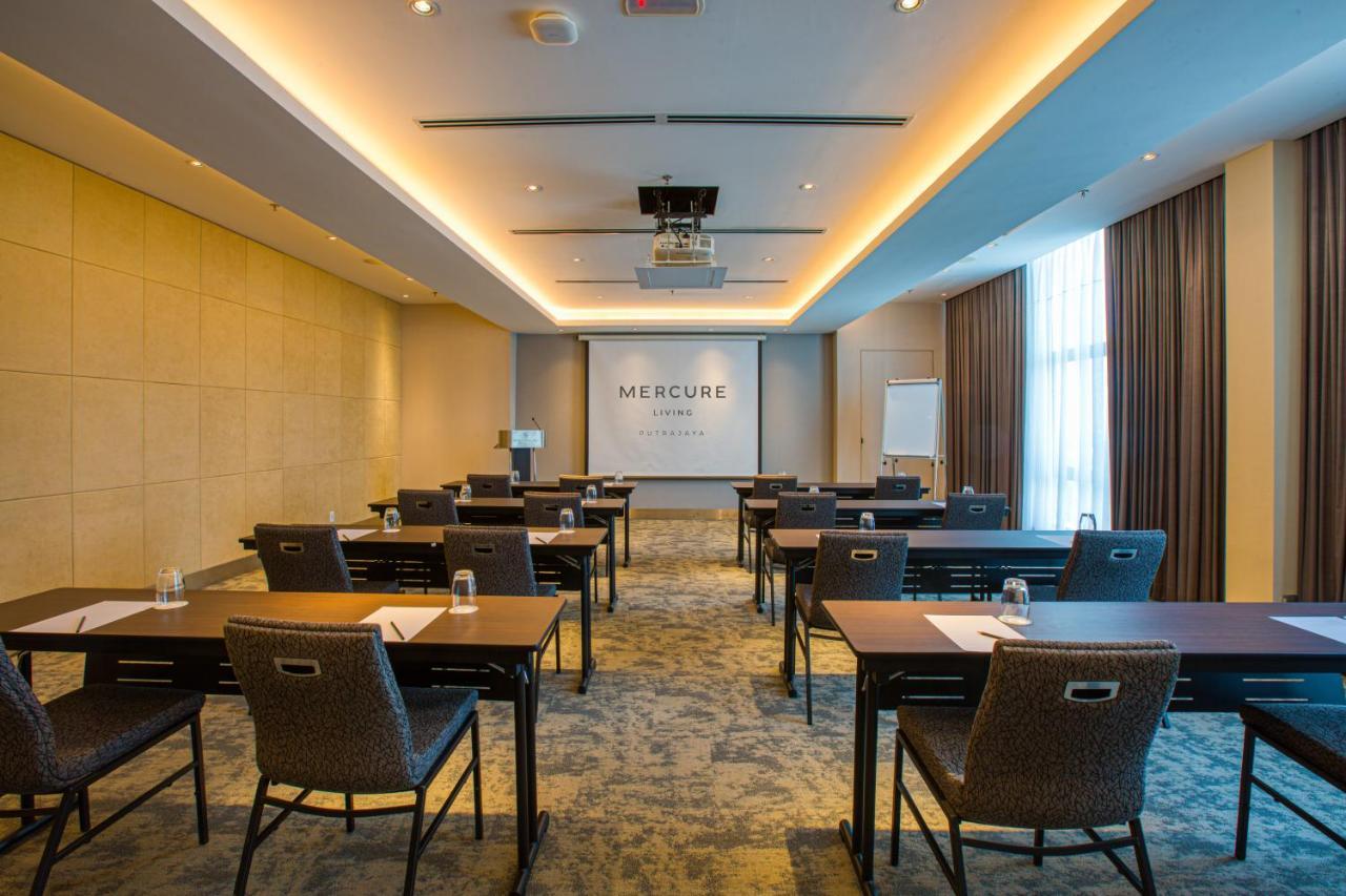 Mercure Living Putrajaya Exteriér fotografie Meeting room at Mercure Singapore