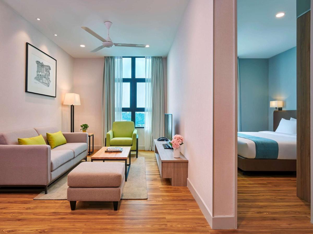 Mercure Living Putrajaya Exteriér fotografie A typical one-bedroom suite at the hotel