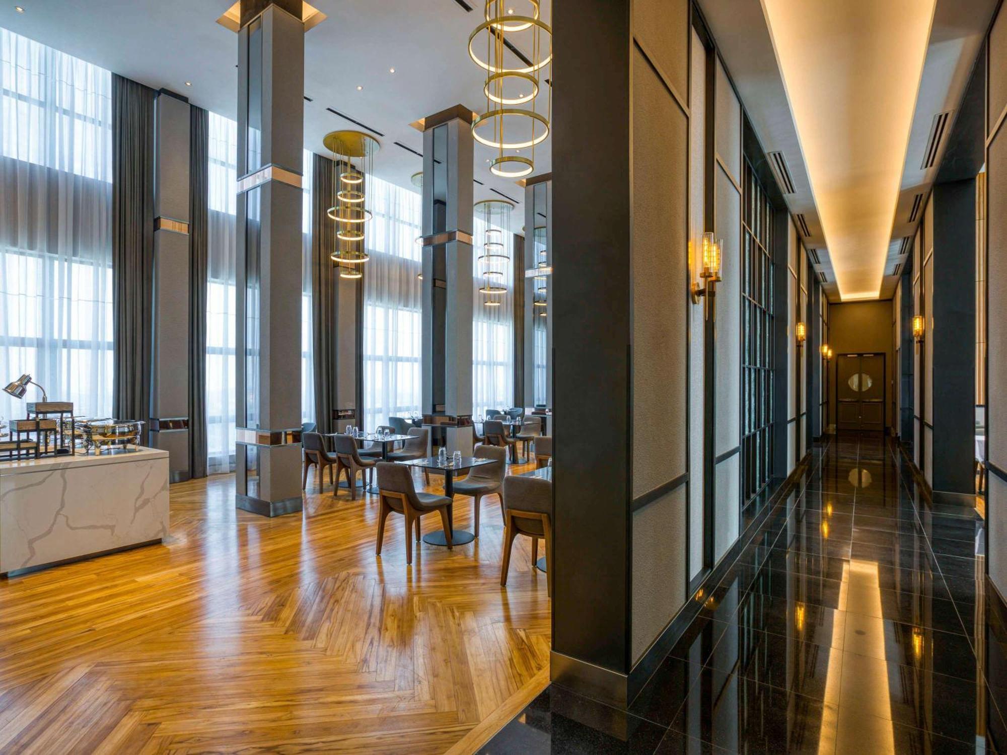 Mercure Living Putrajaya Exteriér fotografie The Lounge at KLIA