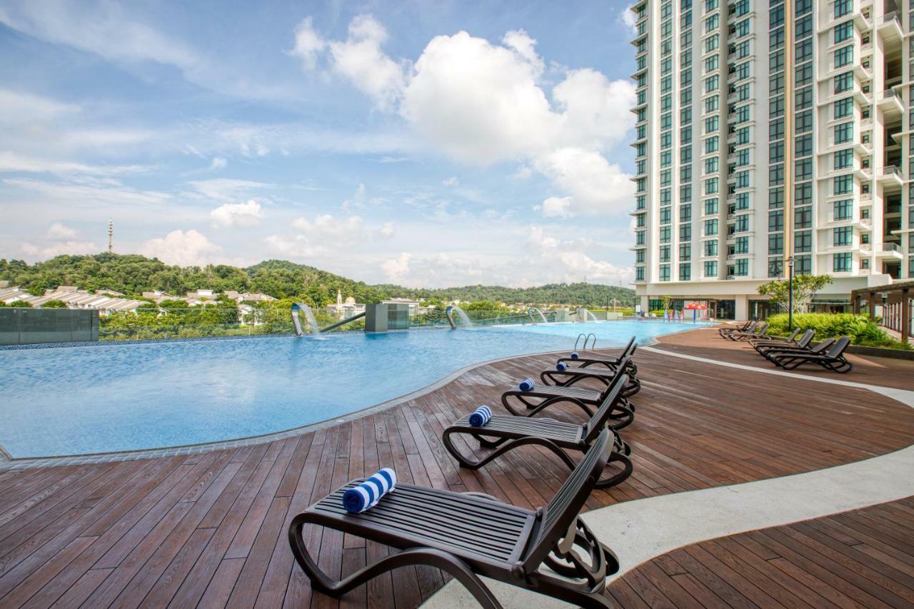 Mercure Living Putrajaya Exteriér fotografie Infinity Pool