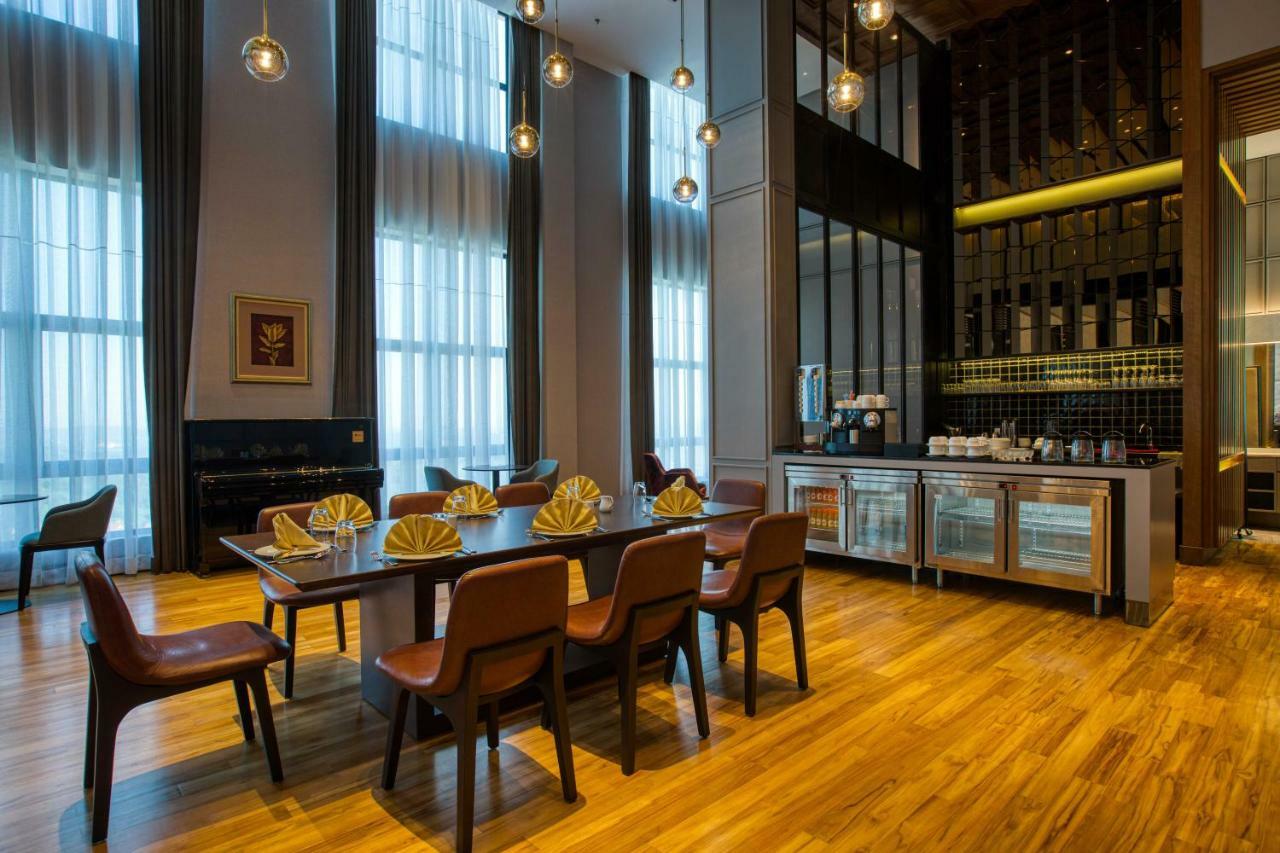 Mercure Living Putrajaya Exteriér fotografie The Royal Wing Suites and Spa